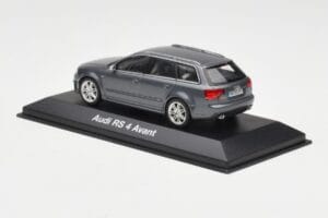 Audi RS4 B7 Avant Grå Minichamps 1:43 5010509223 Metal — billede 3 af 4