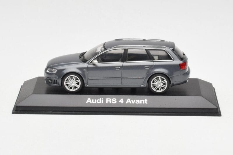 Audi RS4 B7 Avant Grå Minichamps 1:43 5010509223 Metal