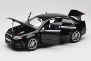Audi RS4 B7 Sedan Phantom Black Minichamps 1:18 5010509115 Metal — billede 2 af 8