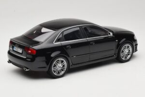Audi RS4 B7 Sedan Phantom Black Minichamps 1:18 5010509115 Metal — billede 3 af 8