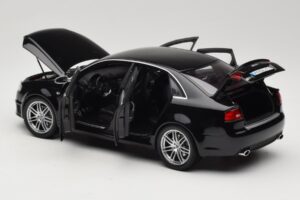 Audi RS4 B7 Sedan Phantom Black Minichamps 1:18 5010509115 Metal — billede 5 af 8