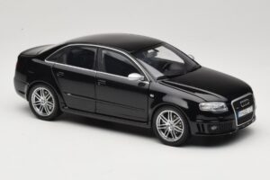 Audi RS4 B7 Sedan Phantom Black Minichamps 1:18 5010509115 Metal — billede 6 af 8