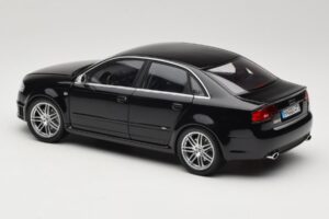 Audi RS4 B7 Sedan Phantom Black Minichamps 1:18 5010509115 Metal — billede 7 af 8