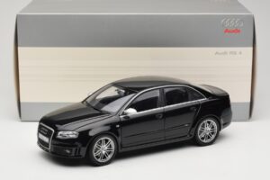 Audi RS4 B7 Sedan Phantom Black Minichamps 1:18 5010509115 Metal — billede 8 af 8