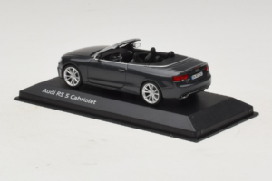 Audi RS5 B8 Cabriolet Daytona Gray Minichamps 1:43 5011215323 Metal — billede 3 af 4