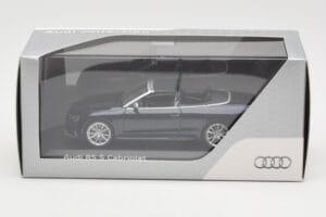 Audi RS5 B8 Cabriolet Estoril Blue Minichamps 1:43 5011215313 Metal — billede 4 af 4