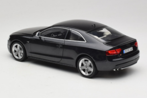 Audi S5 B8 Coupe Sort Norev 1:18 188360 Metal — billede 7 af 8