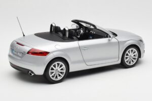 Audi TT 8J Roadster Lyssølv Minichamps 1:18 5010500515 Metal — billede 3 af 8