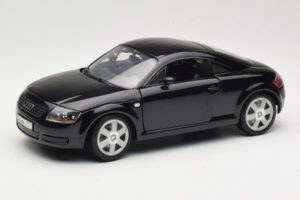 Audi TT 8N Sort Revell 1:18 08953 Metal