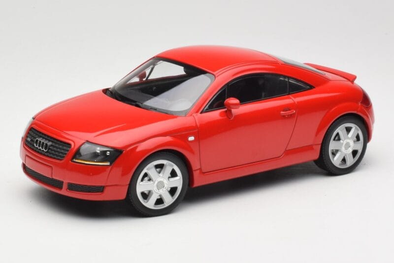 Audi TT 8N Rød Minichamps 1:18 155017022 Metal