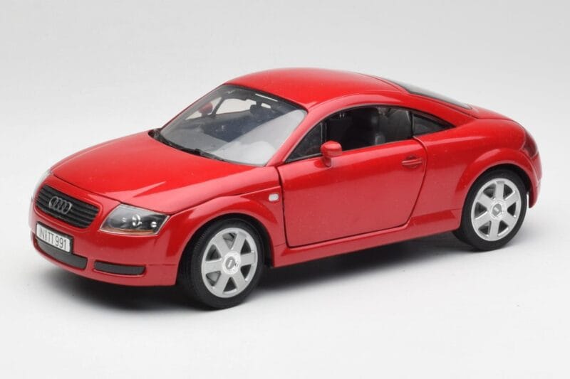 Audi TT 8N Coupe Rød Revell 1:18 89909092 Metal