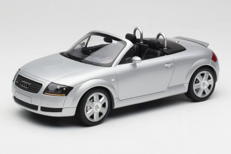Audi TT 8N Roadster Silver Metallic Minichamps 1:18 155017031 Metal