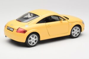 Audi TT 8N Gul Revell 1:18 08954-M1 Metal — billede 3 af 8