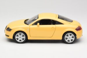 Audi TT 8N Gul Revell 1:18 08954-M1 Metal — billede 4 af 8