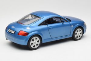 Audi TT 8N Blå Revell 1:18 8954 Metal — billede 3 af 8