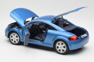 Audi TT 8N Blå Revell 1:18 8954 Metal — billede 5 af 8