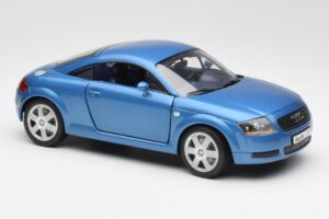 Audi TT 8N Blå Revell 1:18 8954 Metal — billede 6 af 8
