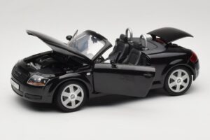 Audi TT 8N Roadster Sort Revell 1:18 8980 Metal — billede 2 af 8