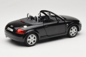 Audi TT 8N Roadster Sort Revell 1:18 8980 Metal — billede 3 af 8