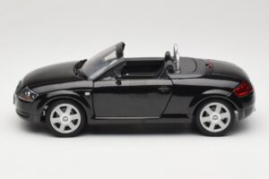 Audi TT 8N Roadster Sort Revell 1:18 8980 Metal — billede 4 af 8