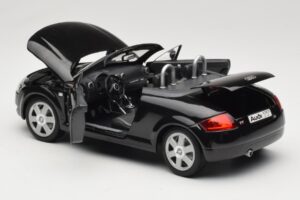 Audi TT 8N Roadster Sort Revell 1:18 8980 Metal — billede 5 af 8