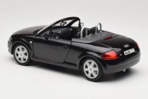 Audi TT 8N Roadster Sort Revell 1:18 8980 Metal — billede 7 af 8