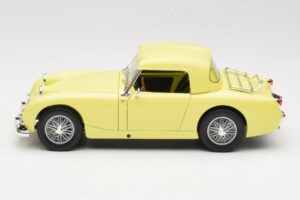 Austin-Healey Sprite Mk1 Gul Revell 1:18 8835 Metal — billede 4 af 8