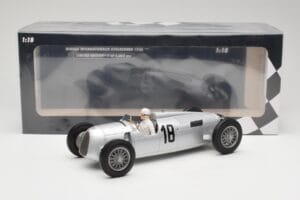 Auto Union Typ C #18 B. Rosemeyer Internationales Eifelrennen Nürburgring Winner 1936 Minichamps 1:18 155361018 Metal — billede 6 af 6