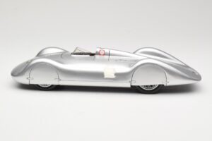 Auto Union Type C Streamliner #72 B. Rosemeyer World Record 1937 Revell 1:18 08420 Metal — billede 3 af 6