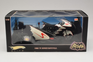 Batcycle & Sidecar Batman TV Series Hot Wheels 1:18 R0006 Metal — billede 2 af 2