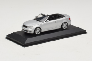 BMW 1-Series E88 Cabriolet Titan Silver Minichamps 1:43 80420427037-R1 Metal — billede 2 af 5