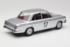 BMW 2000 Ti #17 J. Ickx / H. Hahne 24 Hours of Spa 1966 Winners Minichamps 1:18 107662517 Resin — billede 2 af 6