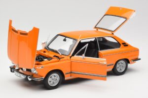 BMW 2000 Tii Touring Orange Minichamps 1:18 80430145824 Metal — billede 2 af 8