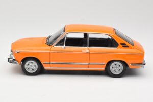 BMW 2000 Tii Touring Orange Minichamps 1:18 80430145824 Metal — billede 4 af 8