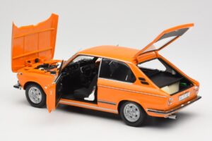 BMW 2000 Tii Touring Orange Minichamps 1:18 80430145824 Metal — billede 5 af 8