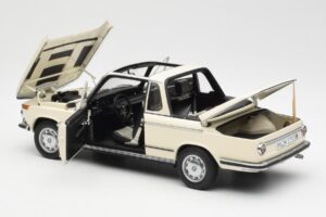 BMW 2002 Baur Cabriolet E10 Chamonix Hvid AUTOart 1:18 70532 Metal — billede 5 af 8
