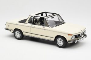 BMW 2002 Baur Cabriolet E10 Chamonix Hvid AUTOart 1:18 70532 Metal — billede 6 af 8