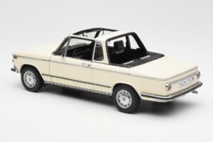 BMW 2002 Baur Cabriolet E10 Chamonix Hvid AUTOart 1:18 70532 Metal — billede 7 af 8
