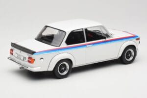 BMW 2002 E10 Turbo Hvid MCG 1:18 MCG18408-R Metal — billede 2 af 6