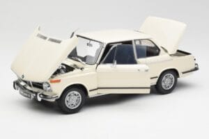 BMW 2002 Hvid Kyosho 1:18 08541W Metal — billede 2 af 8