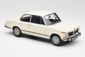 BMW 2002 Hvid Kyosho 1:18 08541W Metal — billede 6 af 8