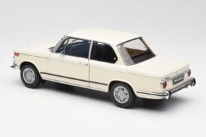 BMW 2002 Hvid Kyosho 1:18 08541W Metal — billede 7 af 8