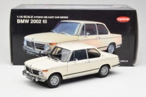 BMW 2002 Hvid Kyosho 1:18 08541W Metal — billede 8 af 8