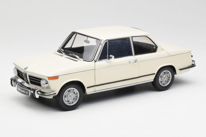 BMW 2002 Hvid Kyosho 1:18 08541W Metal