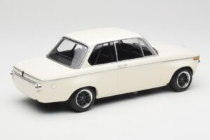 BMW 2002 Hvid Plain Body Version Minichamps 1:18 155702600 Metal — billede 2 af 6