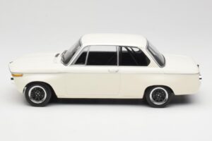 BMW 2002 Hvid Plain Body Version Minichamps 1:18 155702600 Metal — billede 3 af 6