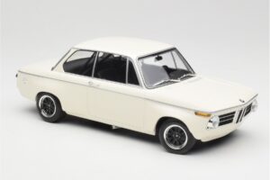 BMW 2002 Hvid Plain Body Version Minichamps 1:18 155702600 Metal — billede 4 af 6