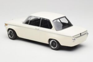 BMW 2002 Hvid Plain Body Version Minichamps 1:18 155702600 Metal — billede 5 af 6