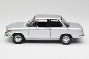 BMW 2002tii Sølv AUTOart 1:18 80430151479 Metal — billede 4 af 8