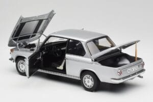 BMW 2002tii Sølv AUTOart 1:18 80430151479 Metal — billede 5 af 8